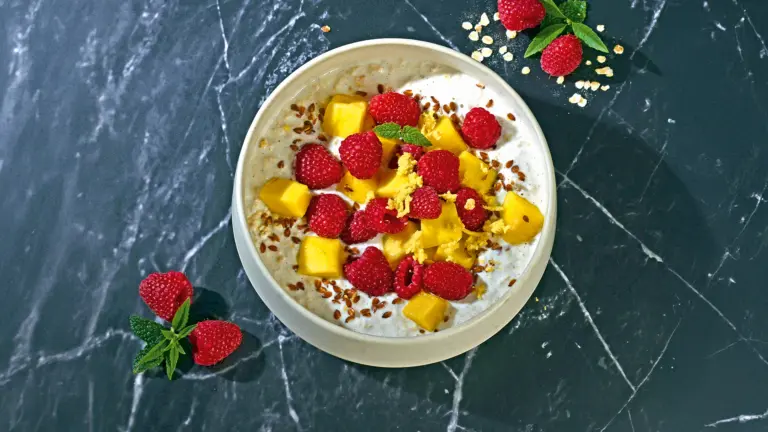 Rezept für fruchtiges Haferbrei-Frühstück | Foto: MedTriX / Bernhard und Gabi Kölsch