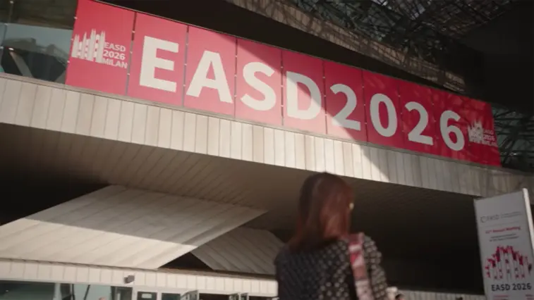 Der Eingangsbereich der Messe in Mailand mit dem Schriftzug „EASD 2026“.