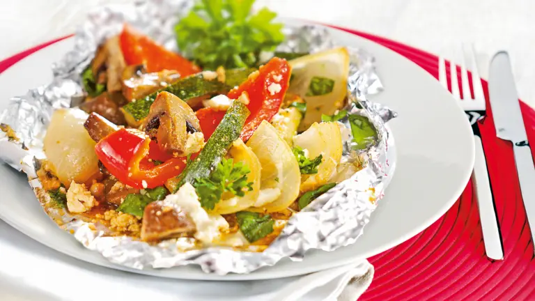 Rezept für Grillgemüse mit Fetakäse | Foto: Bernhard und Gabi Kölsch