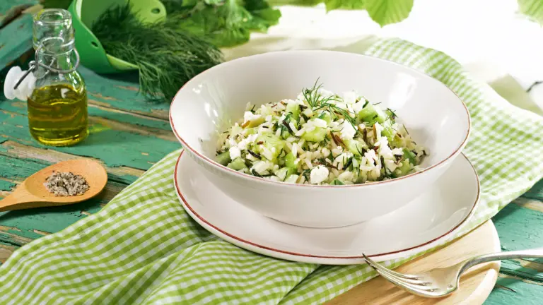 Rezept für Gurkensalat mit Feta und Wildreis | Foto: MedTriX / Bernhard und Gabi Kölsch