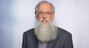 Apotheker Manfred Krüger im Interview: Probleme erkennen und lösen | Foto: Dirk Deckbar