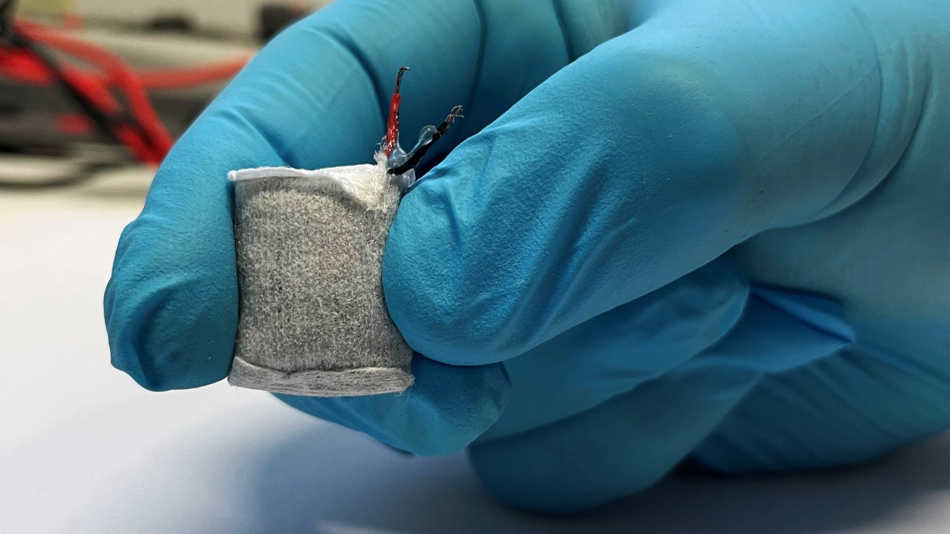 Forschende wollen Strom für medizinisch-technologische Geräte aus Blutzucker erzeugen