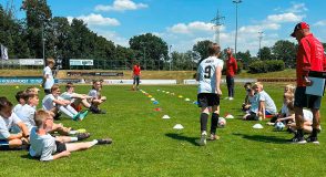 Fußball-Camps für Kinder und Jugendliche mit Diabetes: Die Fußballfabrik vereint Spielspaß und Diabetes-Management | Foto: Fußballfabrik / VitalAire Deutschland