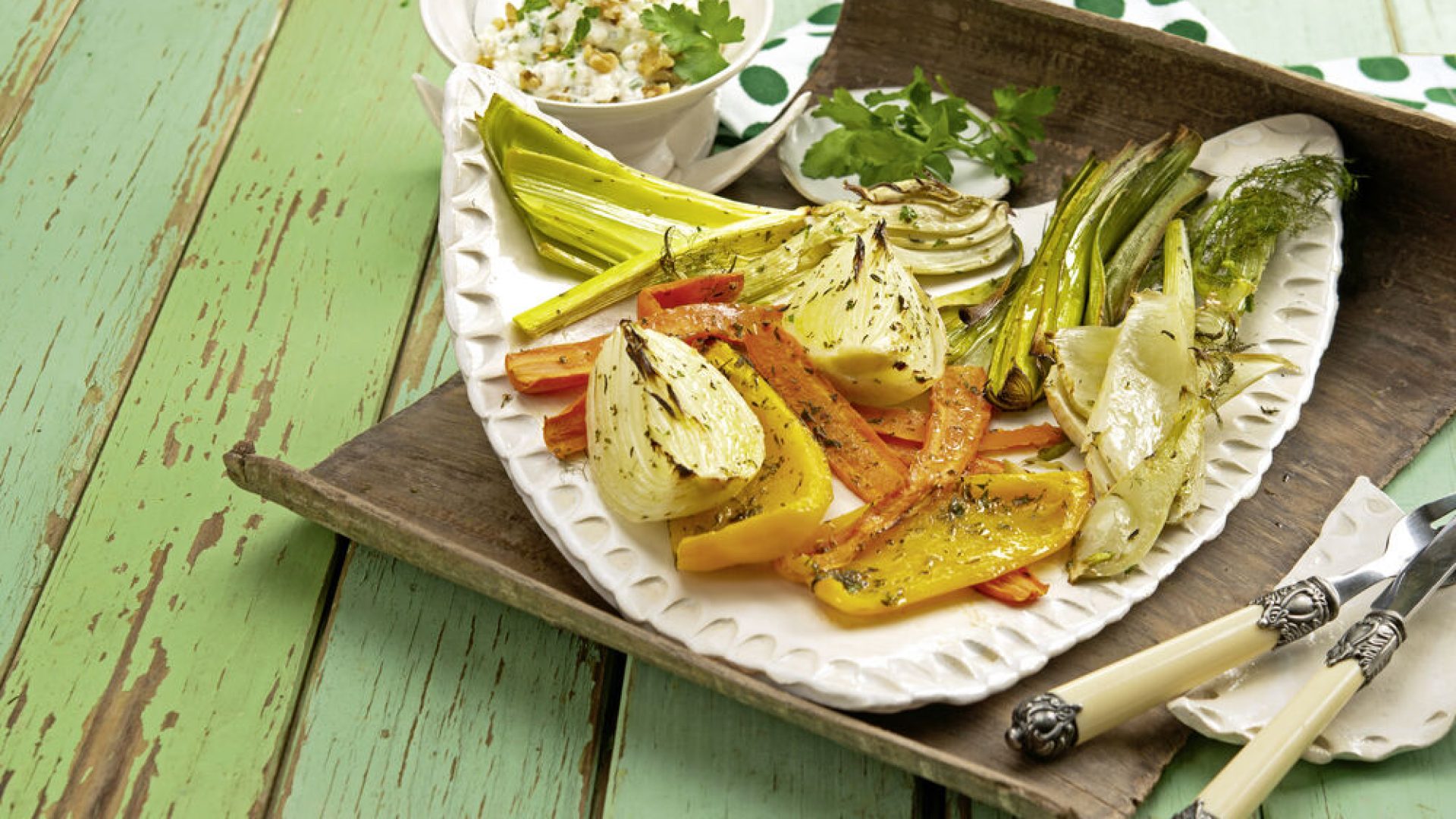 Rezept für fettfreundliches Ofengemüse mit Nuss-Dip – ohne Salz-Zusatz