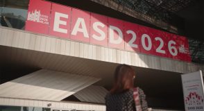Der Eingangsbereich der Messe in Mailand mit dem Schriftzug „EASD 2026“.