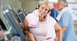 In den Wechseljahren: Abnehmen mit Krafttraining und weniger Kalorien | Foto: Robert Kneschke – stock.adobe.com