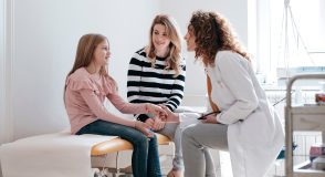 Stiftung Kindergesundheit: Kinder und Jugendliche wünschen sich mehr Mitsprache bei ihrer Behandlung | Foto: LStockStudio – stock.adobe.com