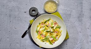Rezept für Bandnudeln mit Spargel-Duo | Foto: MedTriX/Bernhard und Gabi Kölsch