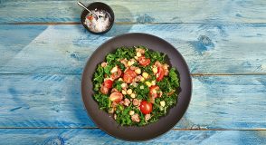 Rezept für Grünkohl-Hack-Pfanne mit Kichererbsen | Foto: Bernhard und Gabi Kölsch / MedTriX