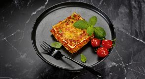 Rezept für Lasagne mit Veggie-Hack und Gemüse | Foto: MedTriX / Bernhard und Gabi Kölsch