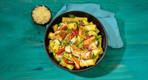 Rezept für One-Pot-Pasta mit Hähnchenbrust | Foto: MedTriX / Bernhard und Gabi Kölsch