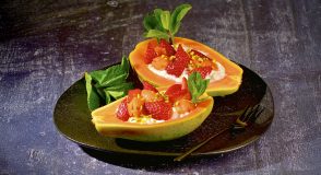 Rezept für Papaya mit Erdbeeren | Foto: MedTriX / Bernhard und Gabi Kölsch