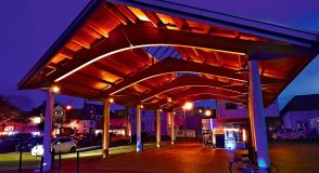 Solidaritäts-Zeichen zum Weltdiabetestag: „Akropolis Bürstadt“ am Weltdiabetestag in blauem Licht | Foto: Stephan Thomas