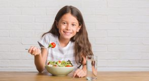 Sorgen vor Nährstoffmangel: Mein Kind isst kein Fleisch mehr … | Foto: Krankenimages.com – stock.adobe.com