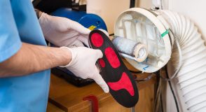 Spezielle Schuhe und Sohlen beim Diabetischen Fußsyndrom: Welcher Patient wird wie versorgt? | Foto: Elizaveta – stock.adobe.com