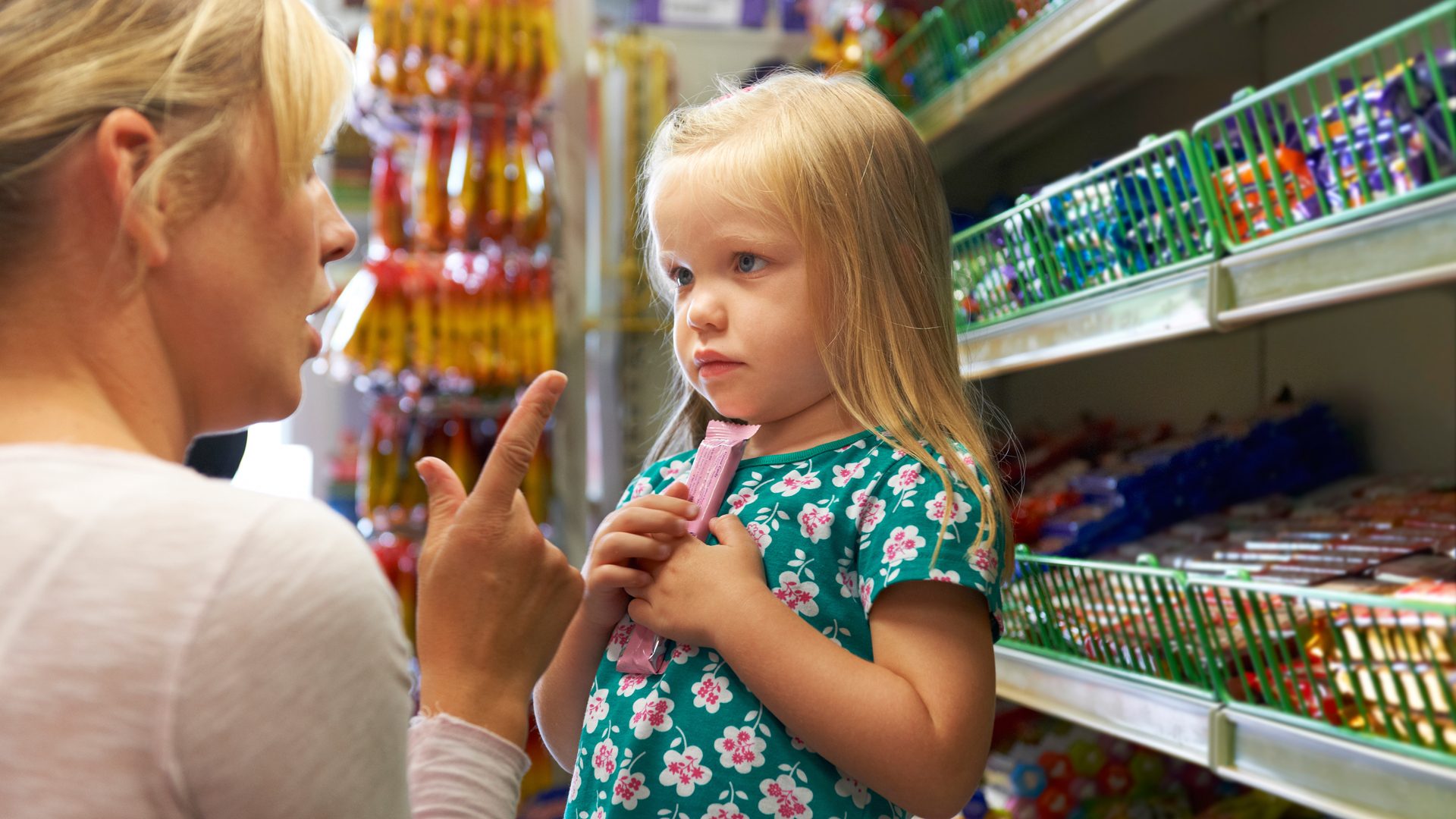 Umfrage zu Impulsware: Mehrheit will keine Süßwaren, Alkohol und Tabak an der Supermarktkasse