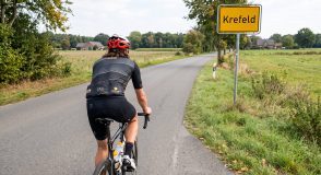 Sven Glaß auf dem Weg nach Krefeld. // generiert mit Adobe Firefly